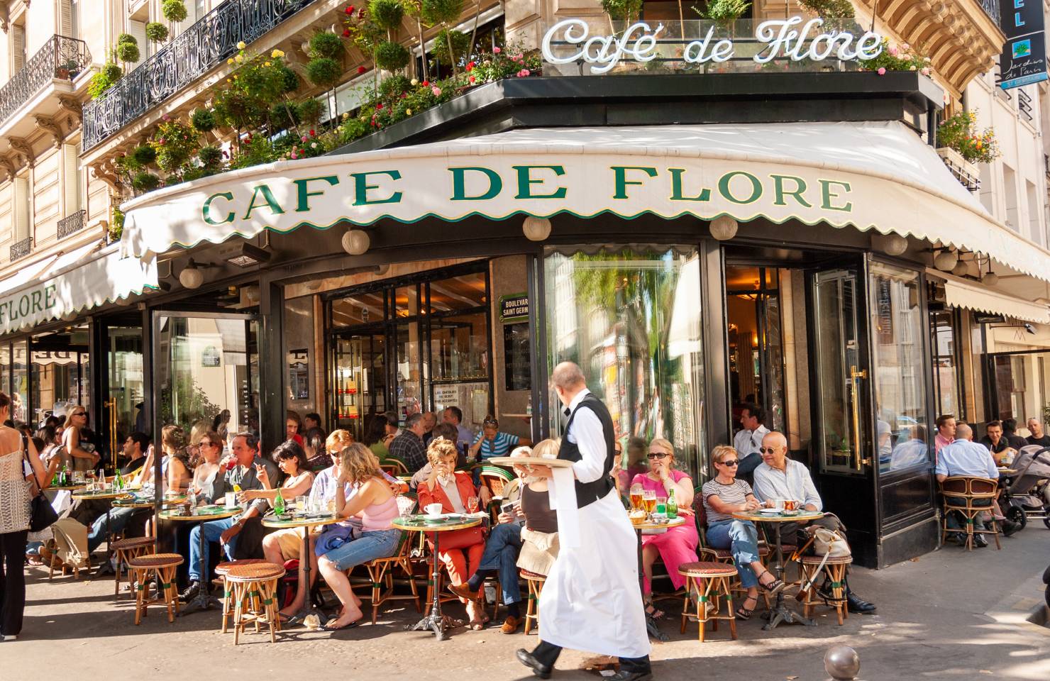 traditional cafe in paris