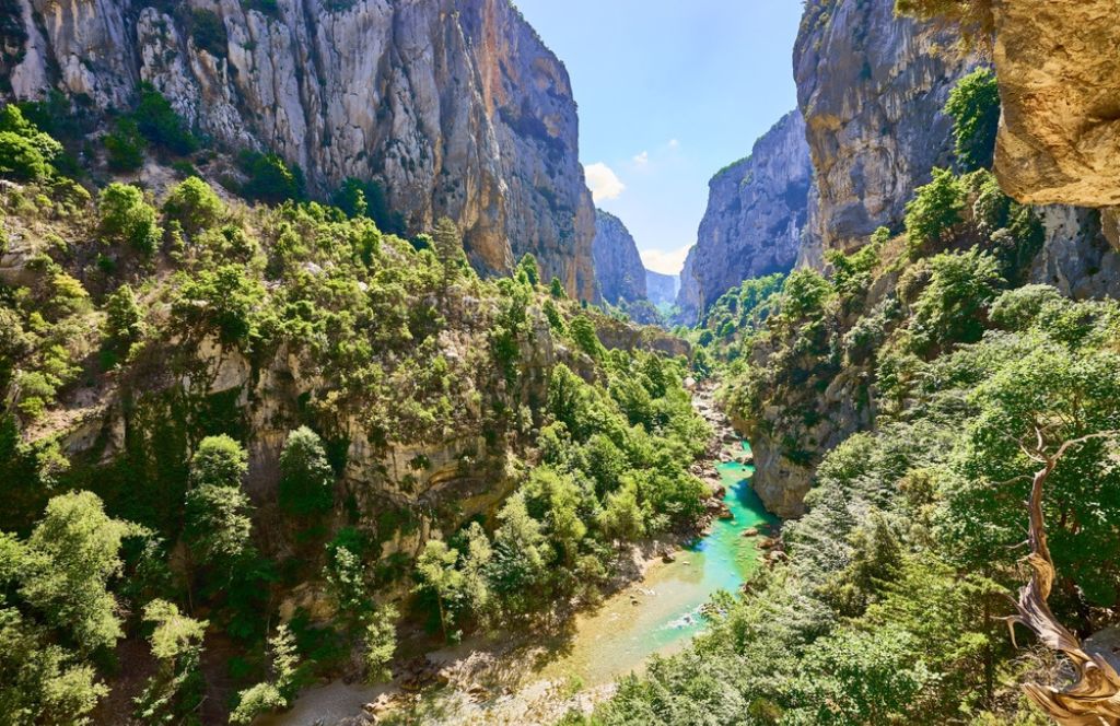 Le sentier Blanc-Martel lieu où randonner en avril en France