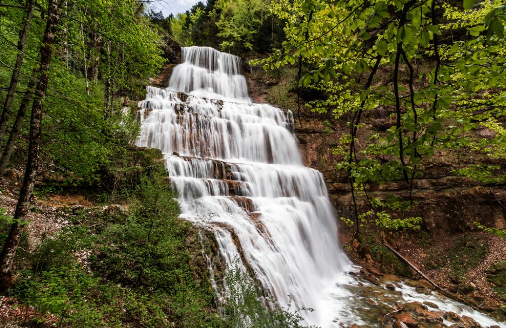 Wandern in Frankreich an den Igel-Wasserfällen im Jura