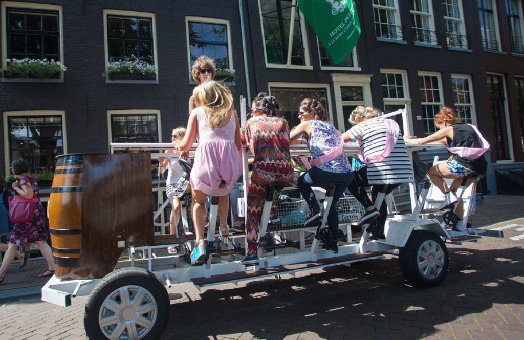 BeerBike et ProseccoBike en activité EVJF à Amsterdam