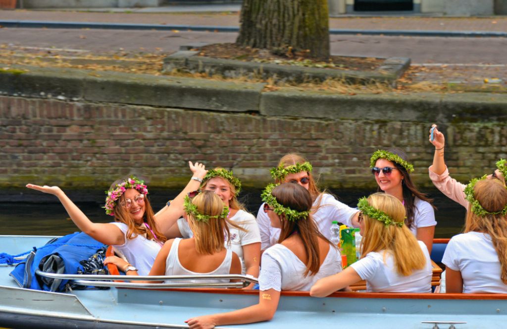 Tour en bateau privée en activité EVJF à Amsterdam