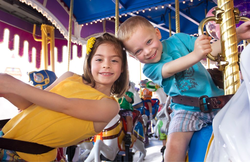 kids at a theme park