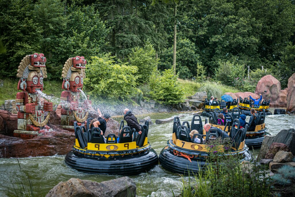 Wildwasserbahn im De Efteling in den Niederlanden