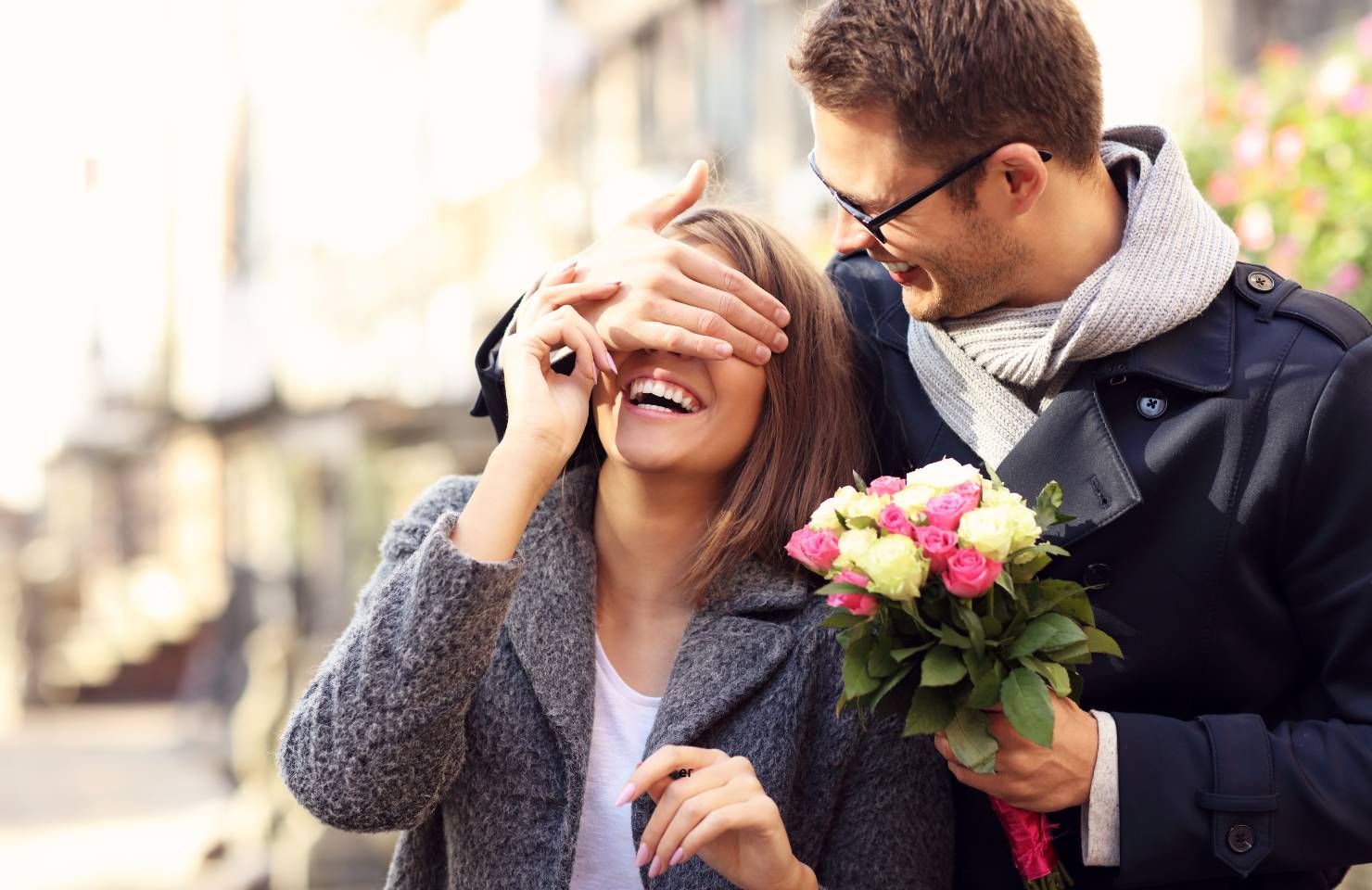 Meeting Your Digital Love for the First Time? 10 Cool Gifts to Blow Your  Boyfriend's Mind