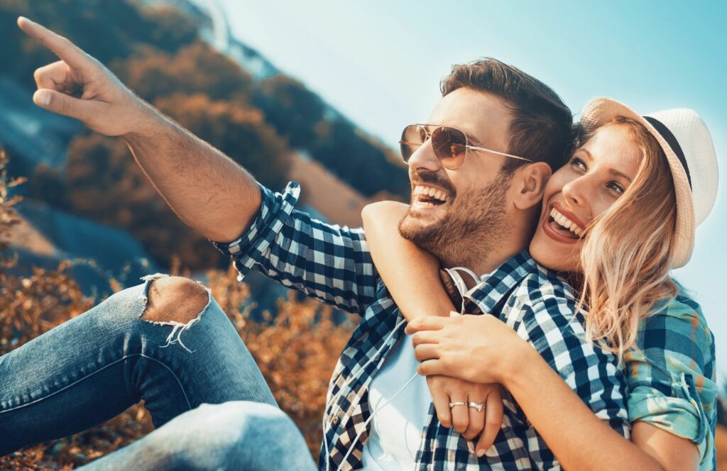 Hombre y mujer disfrutando de una experiencia Activitygift