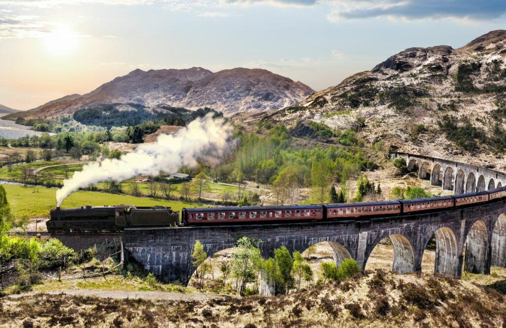 glenfinnan viaduct train