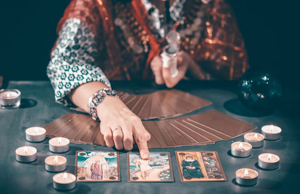 do a live psychic reading as a long distance relationship activity
