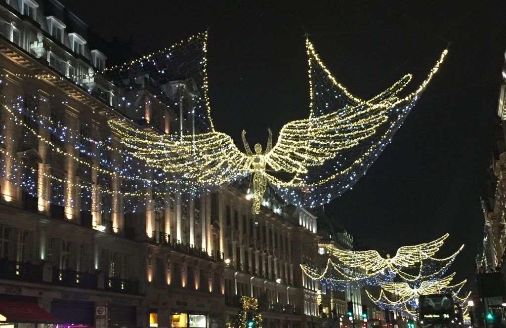 weihnachtsbeleuchtung in der oxford street london - eines der besten weihnachtserlebnisse in England