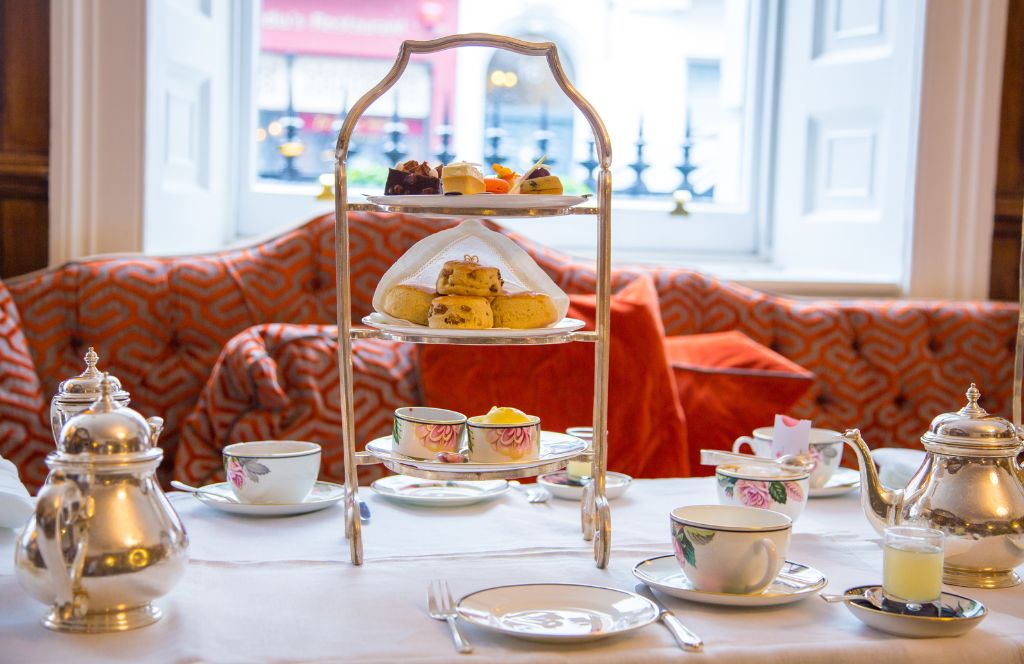 Profitez d'un High Tea dans l'hôtel du Ritz à faire en activité à Londres à Noël