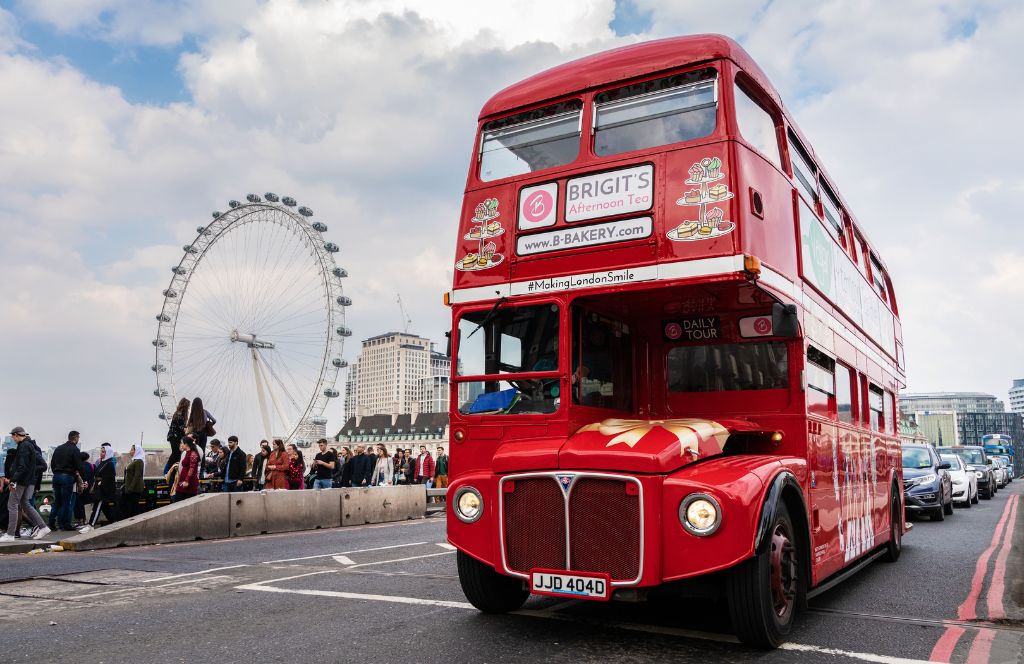 redeem your experience gift voucher on a double deck bus tour in london