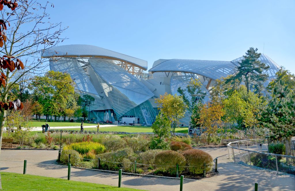 the louis vuitton foundation in paris