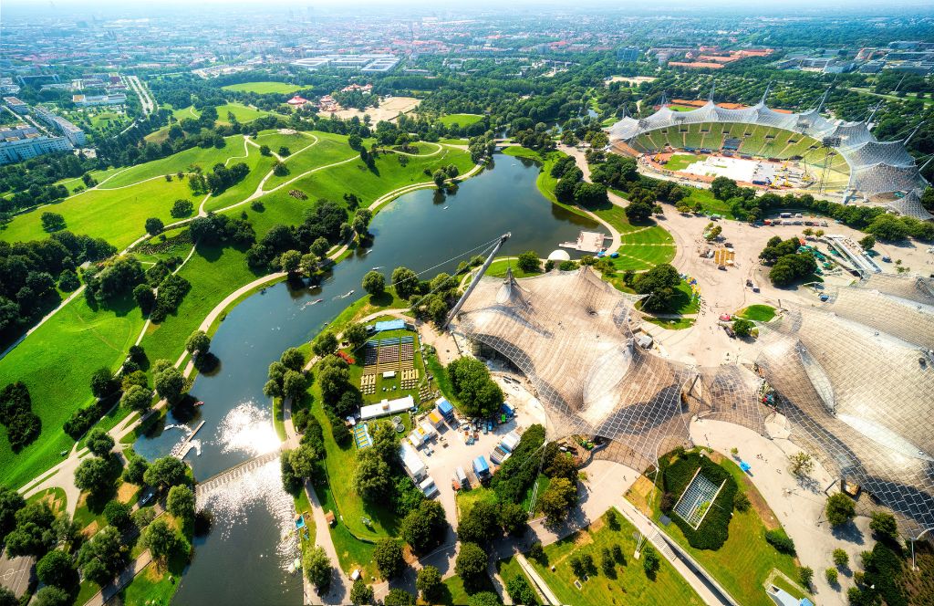 Blick von oben auf den Olympiapark in München