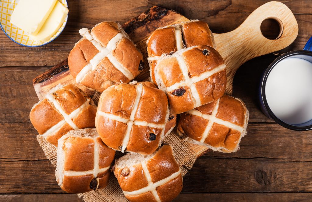 make hot cross buns as a fun easter activity for kids