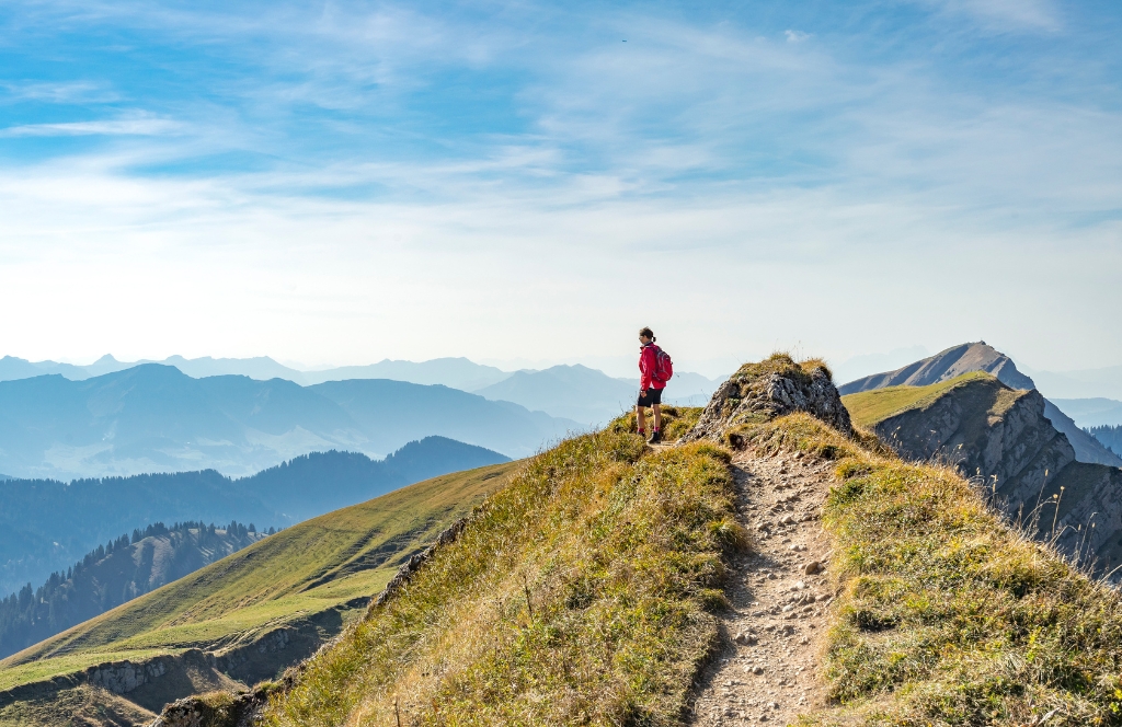 Frau auf einer Wandertour in Deutschland