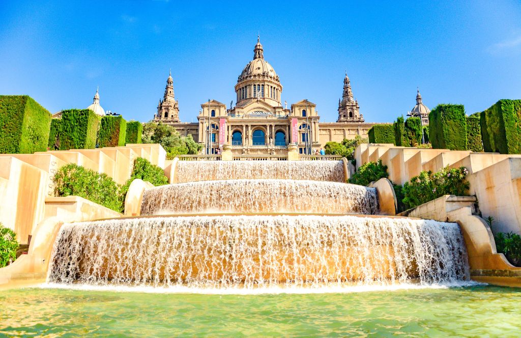 a must do friends activity in barcelona is visiting Park Güell