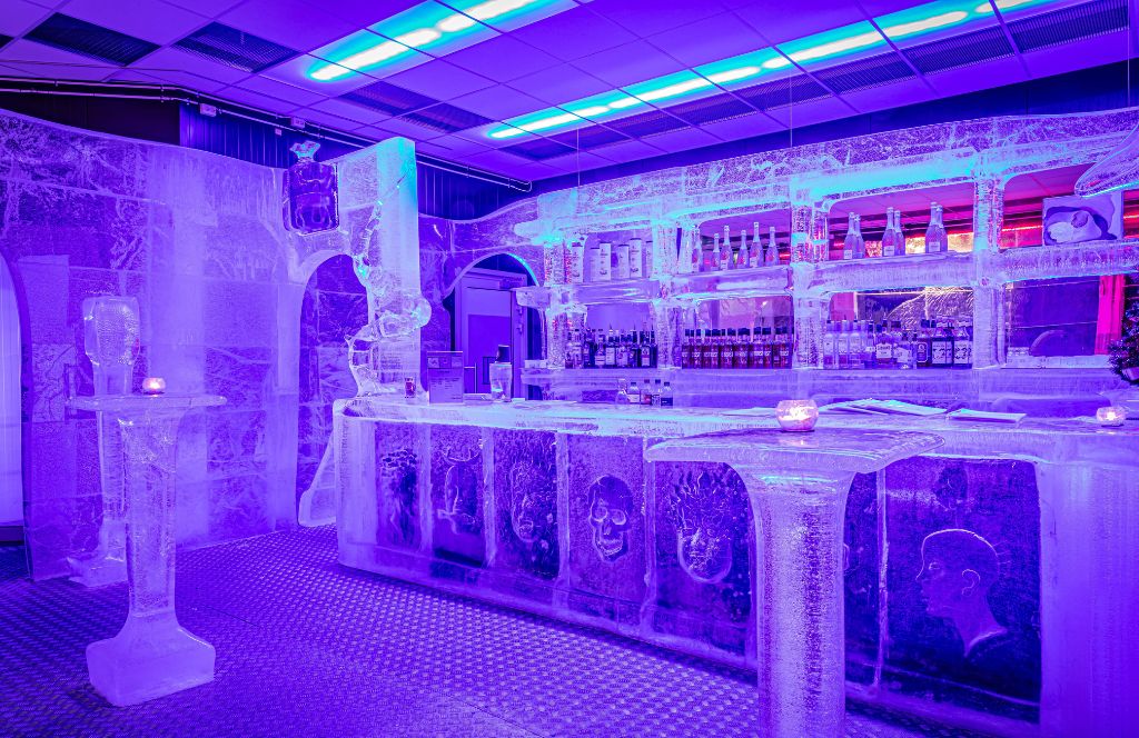 go to the barcelona ice bar as a friends activity