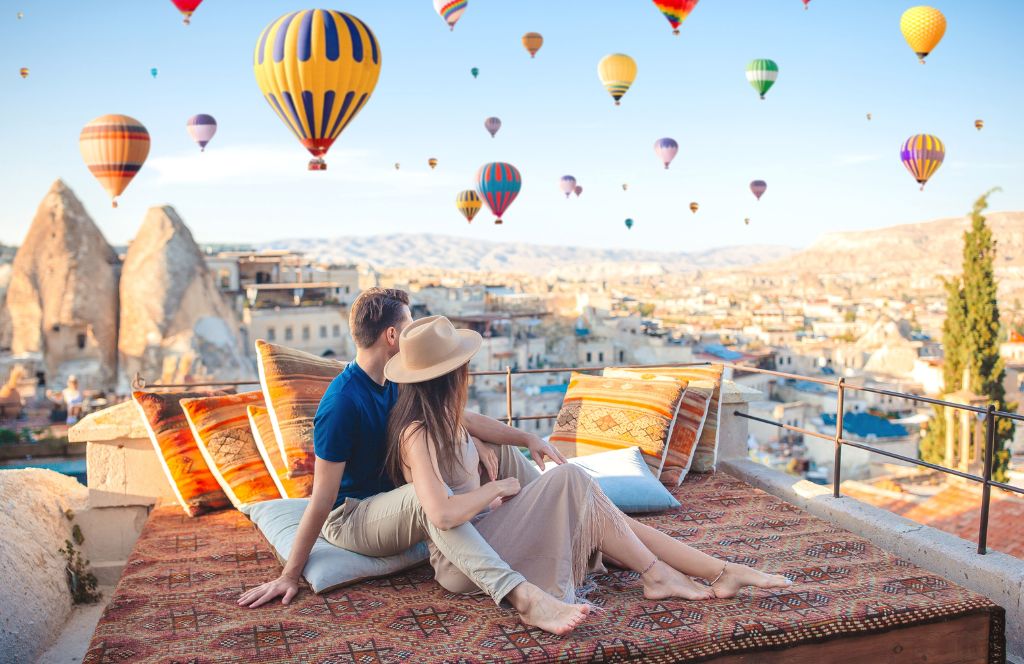 couple watching hot air balloon