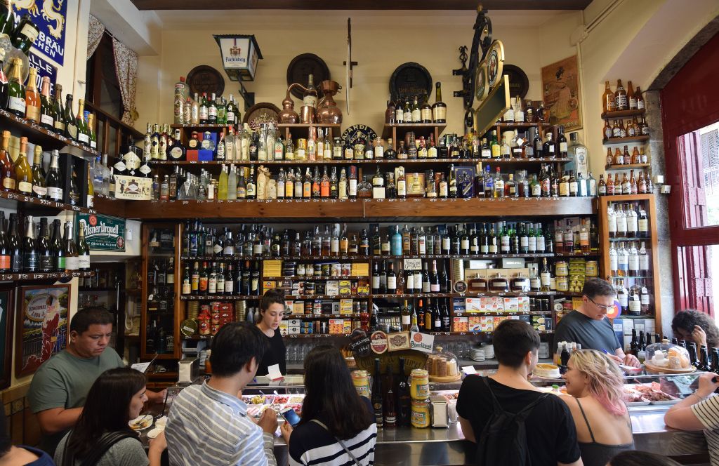 enjoy tapas during your friends trip to barcelona