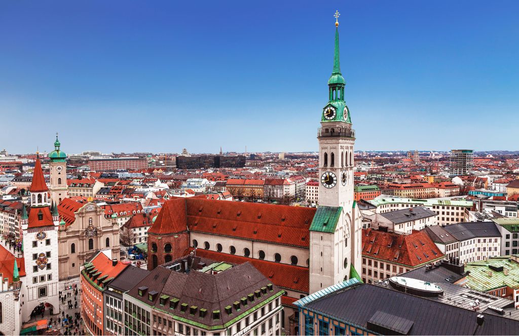 st peterturm besteigen als eines der besten dinge, die man in münchen mit jungen erwachsenen machen kann