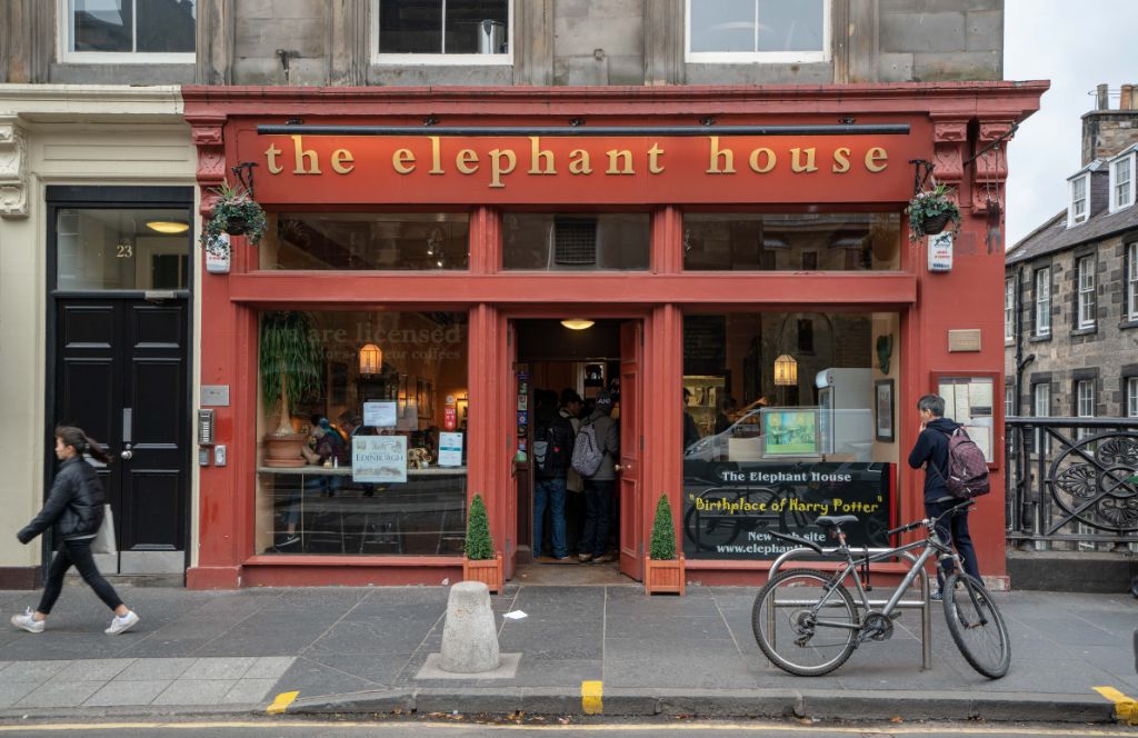a fun thing to do in edinburgh with kids is going on a harry potter tour
