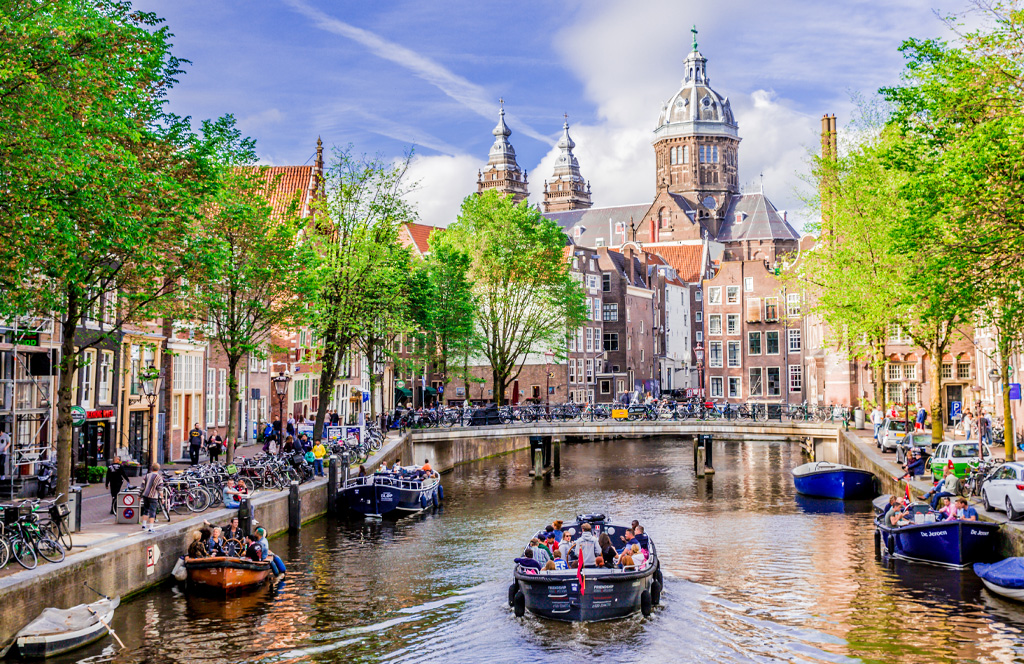 Weekend getaway in the Netherlands: Amsterdam boat tour